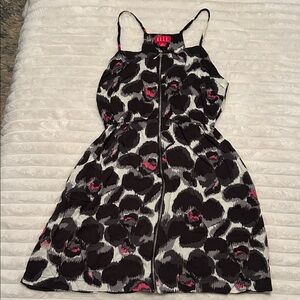 Elle Monochrome Floral Dress with Pink Accents & Front Zipper